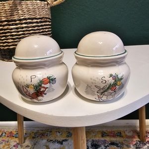 Heartland vintage salt and pepper shakers